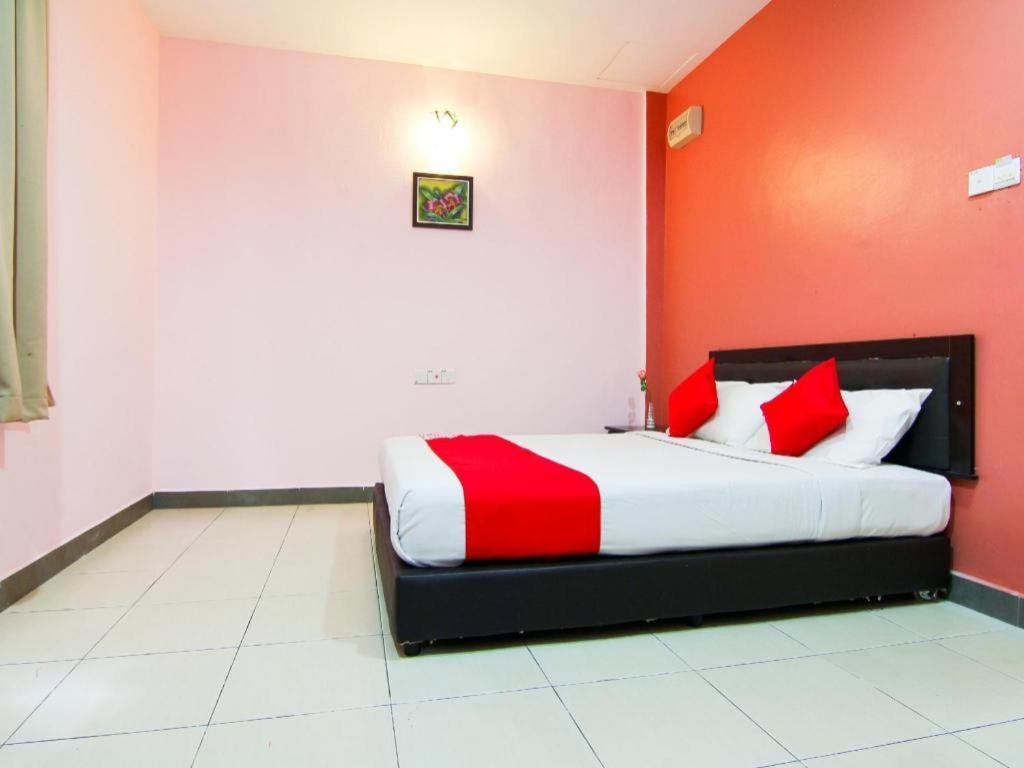 Oyo 11343 Hotel Putra Iskandar Seri Iskandar Ngoại thất bức ảnh