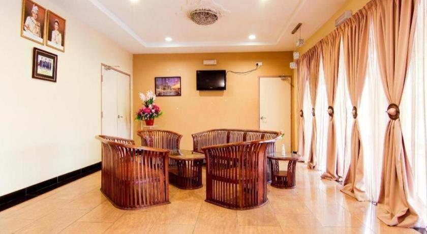 Oyo 11343 Hotel Putra Iskandar Seri Iskandar Ngoại thất bức ảnh