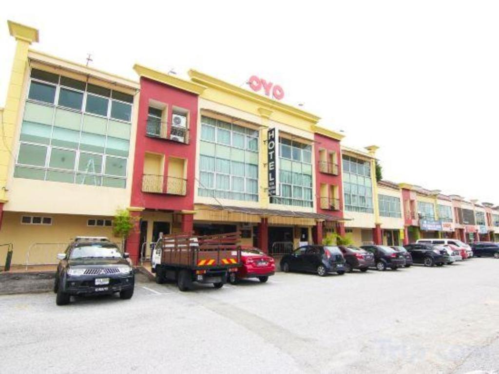 Oyo 11343 Hotel Putra Iskandar Seri Iskandar Ngoại thất bức ảnh