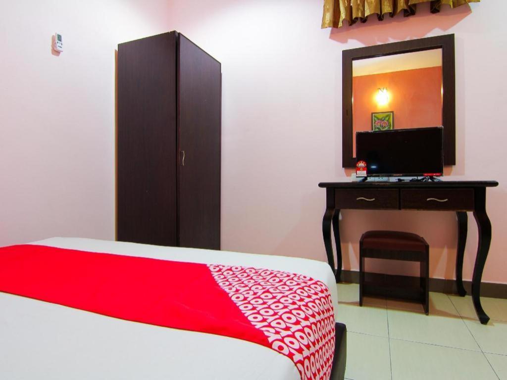 Oyo 11343 Hotel Putra Iskandar Seri Iskandar Ngoại thất bức ảnh
